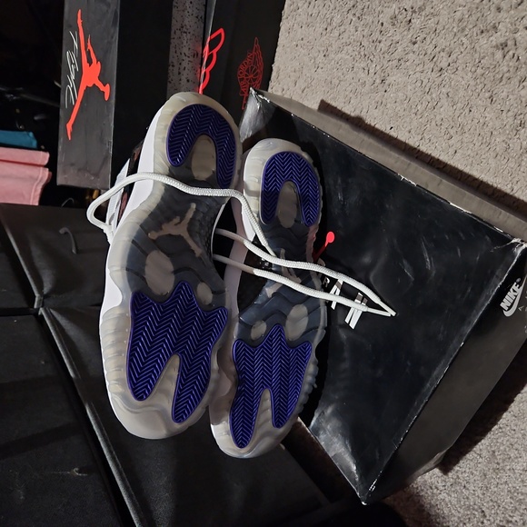 Sneakers - Picture 3 of 3